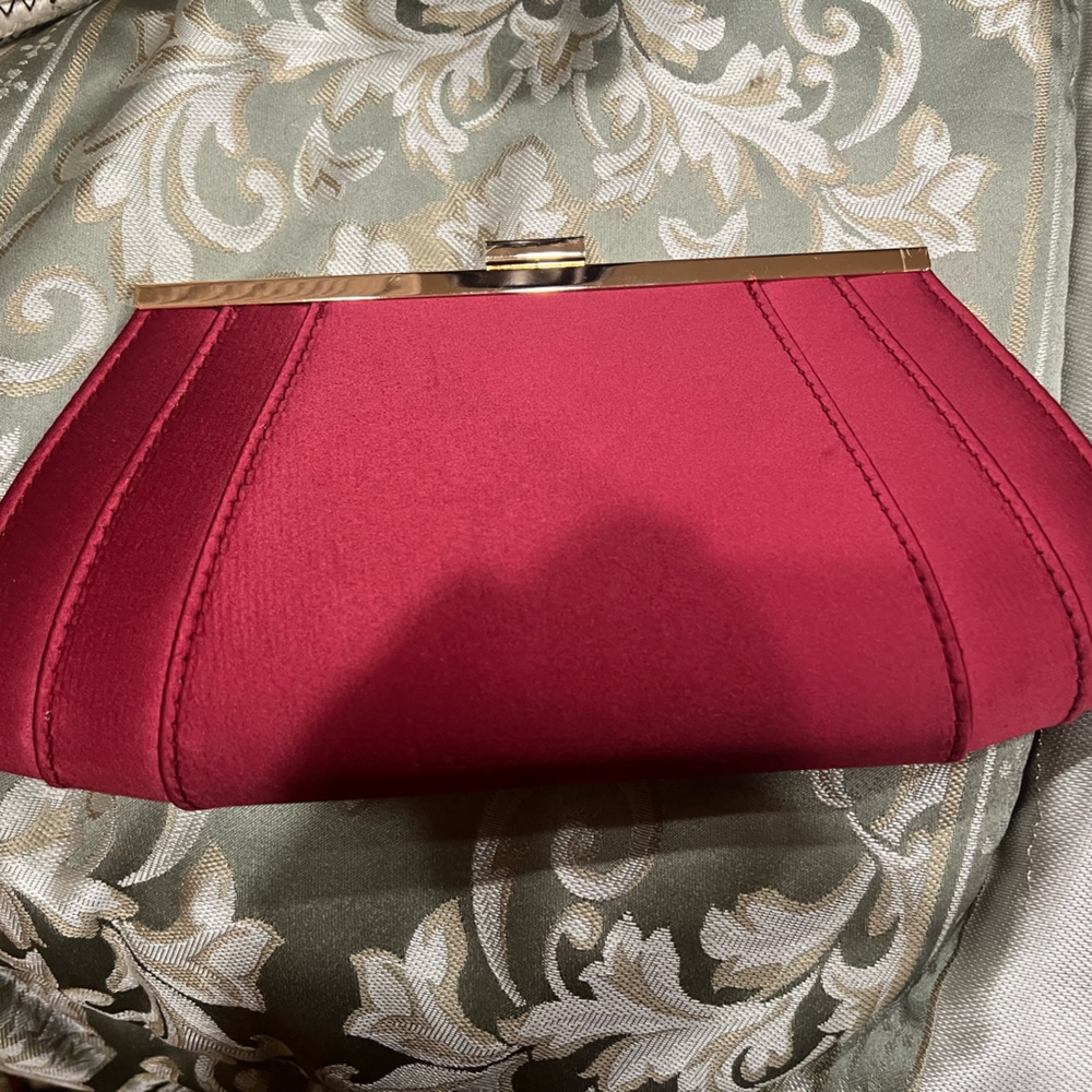 Red clutch